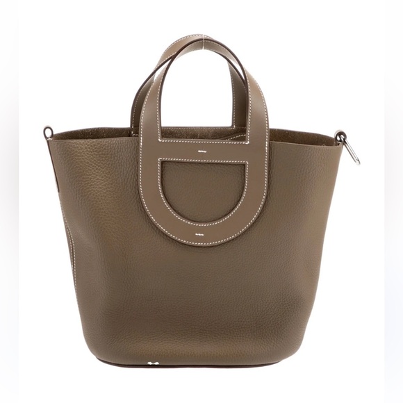 NWT Sophisticated Brown Leather Tote with D-Shaped Handles - Picture 1 of 10